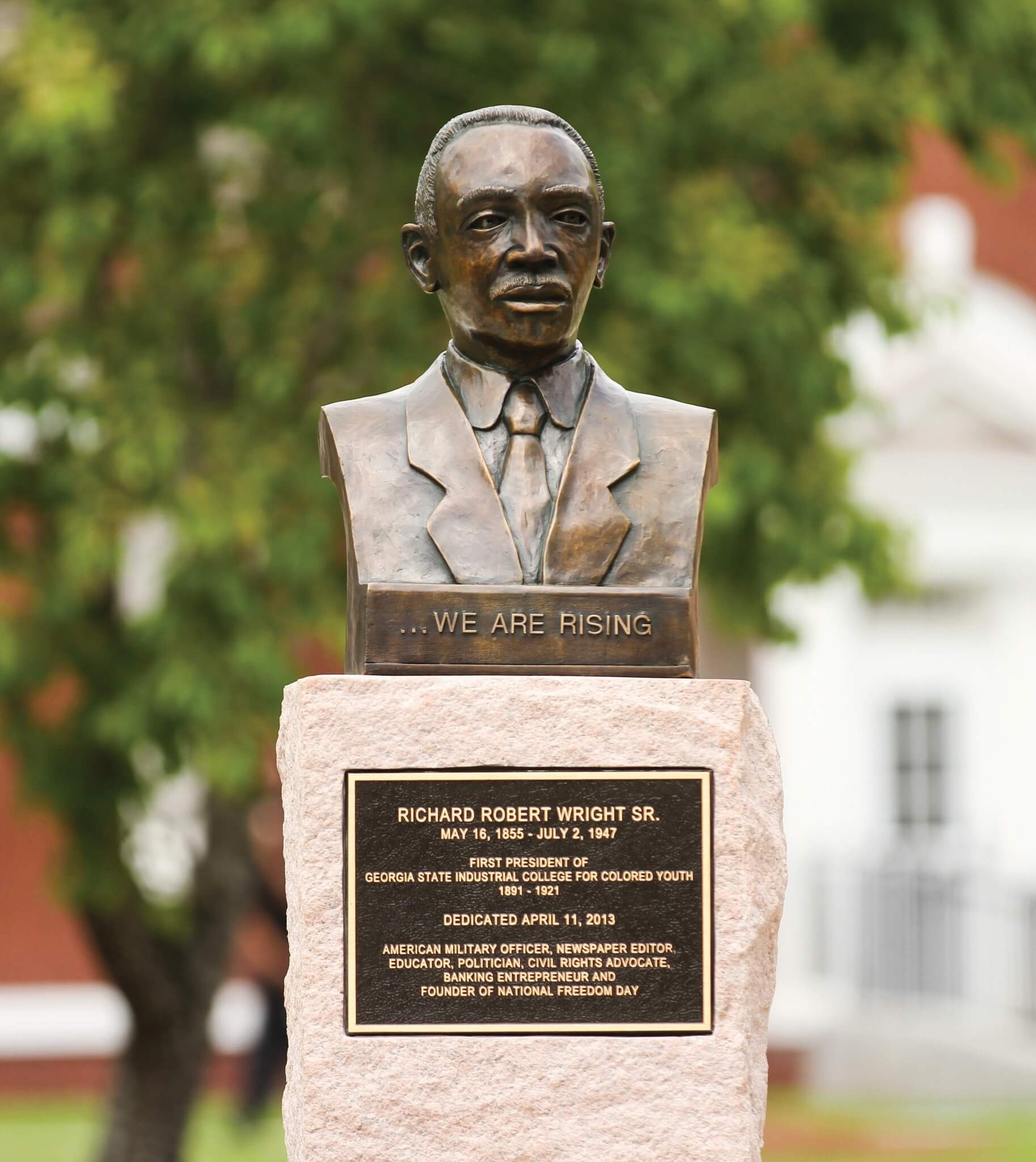 richard robert wright statue courtyard