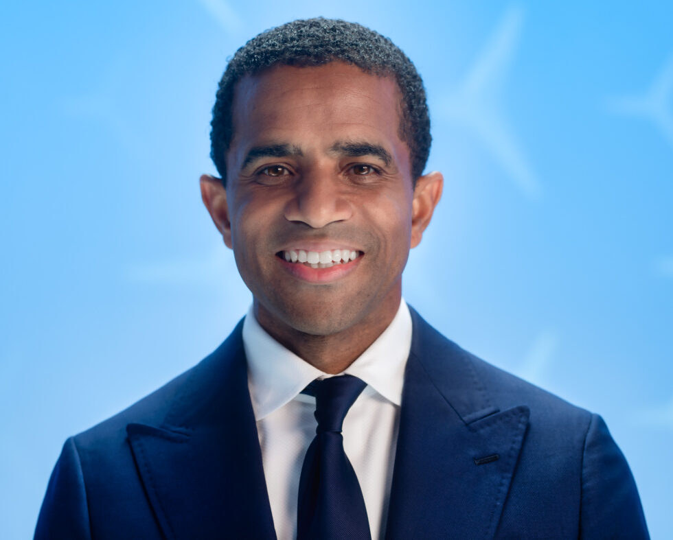 lars minns headshot 2